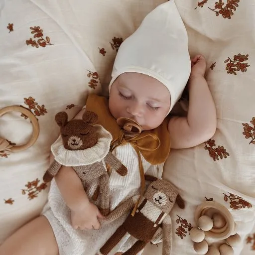 Doudou ourson | Pyjama avoine – Main sauvage – Image 3