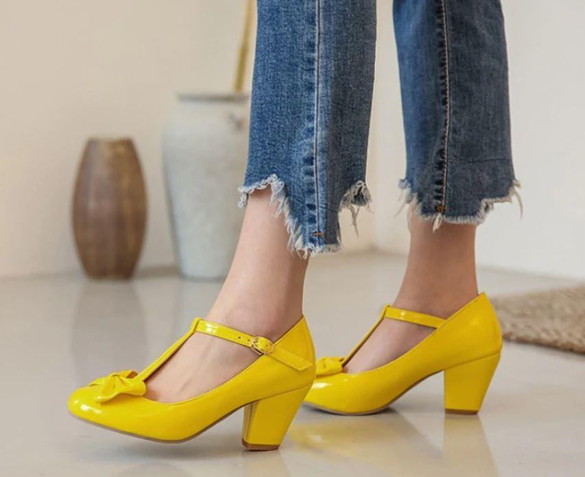 Chaussures vintage femme avec nœud jaune – Image 4