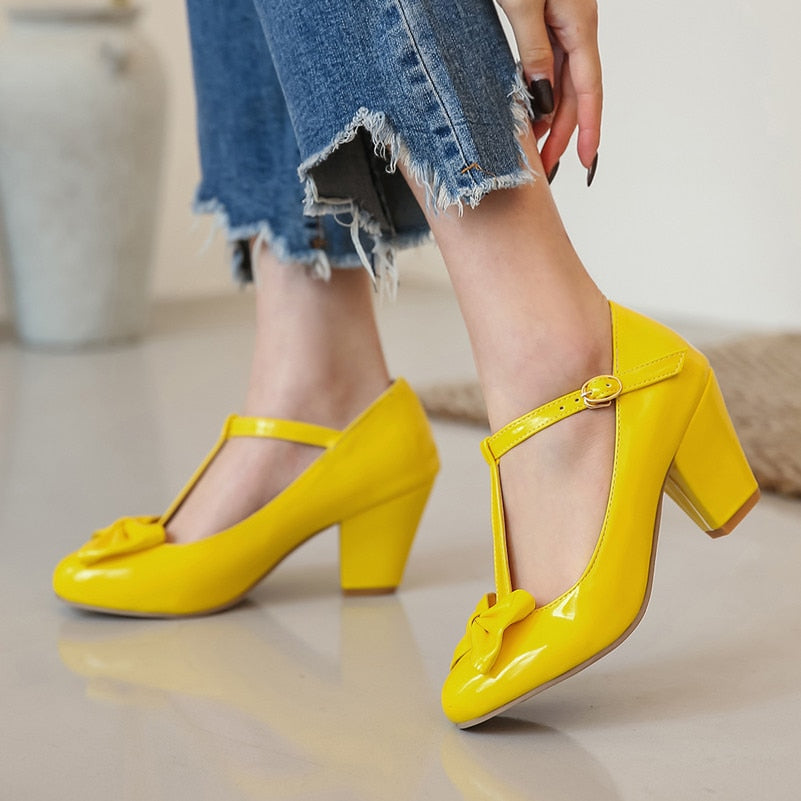 Chaussures vintage femme avec nœud jaune – Image 3