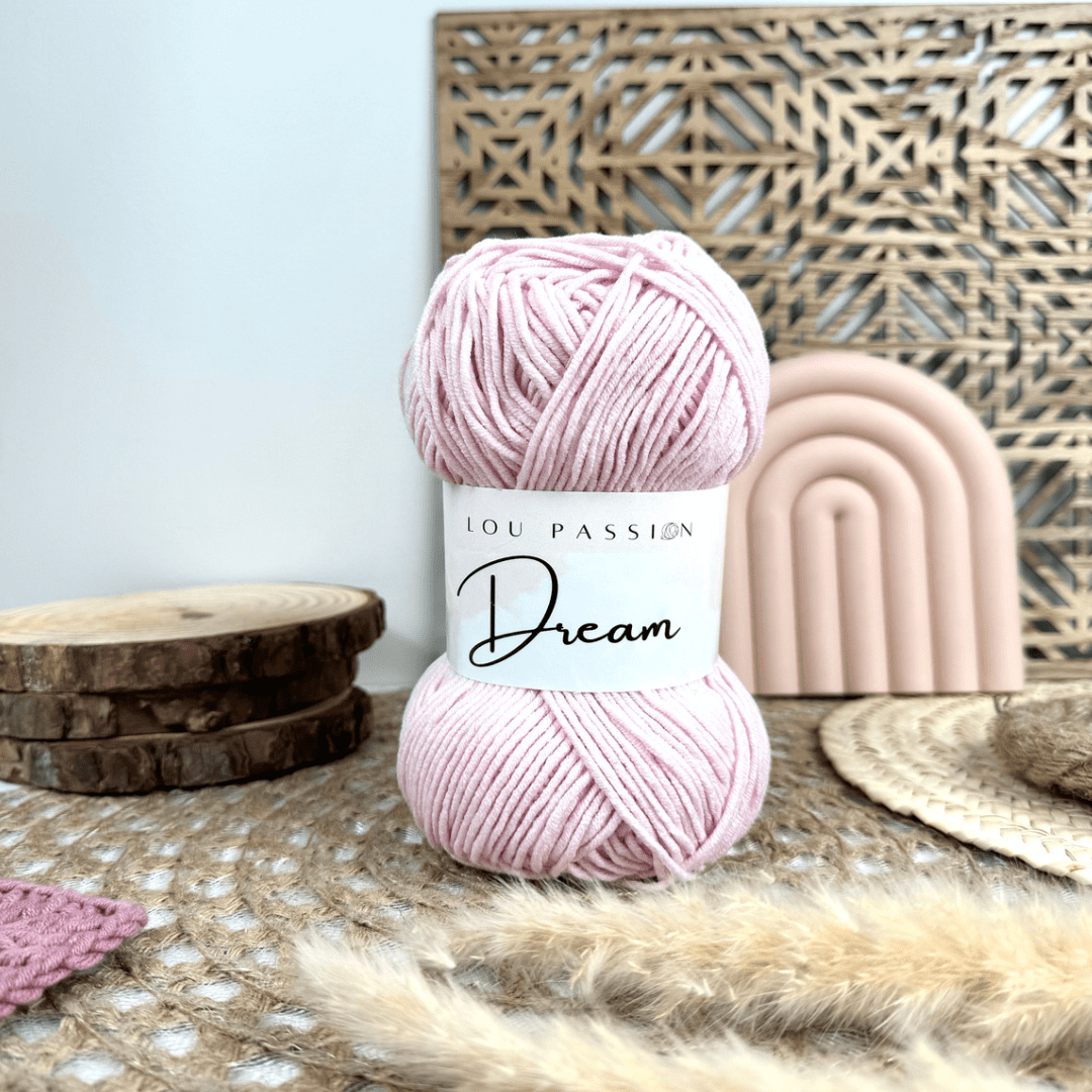 Pelote Dream 100gr-160 m Rose bébé 18