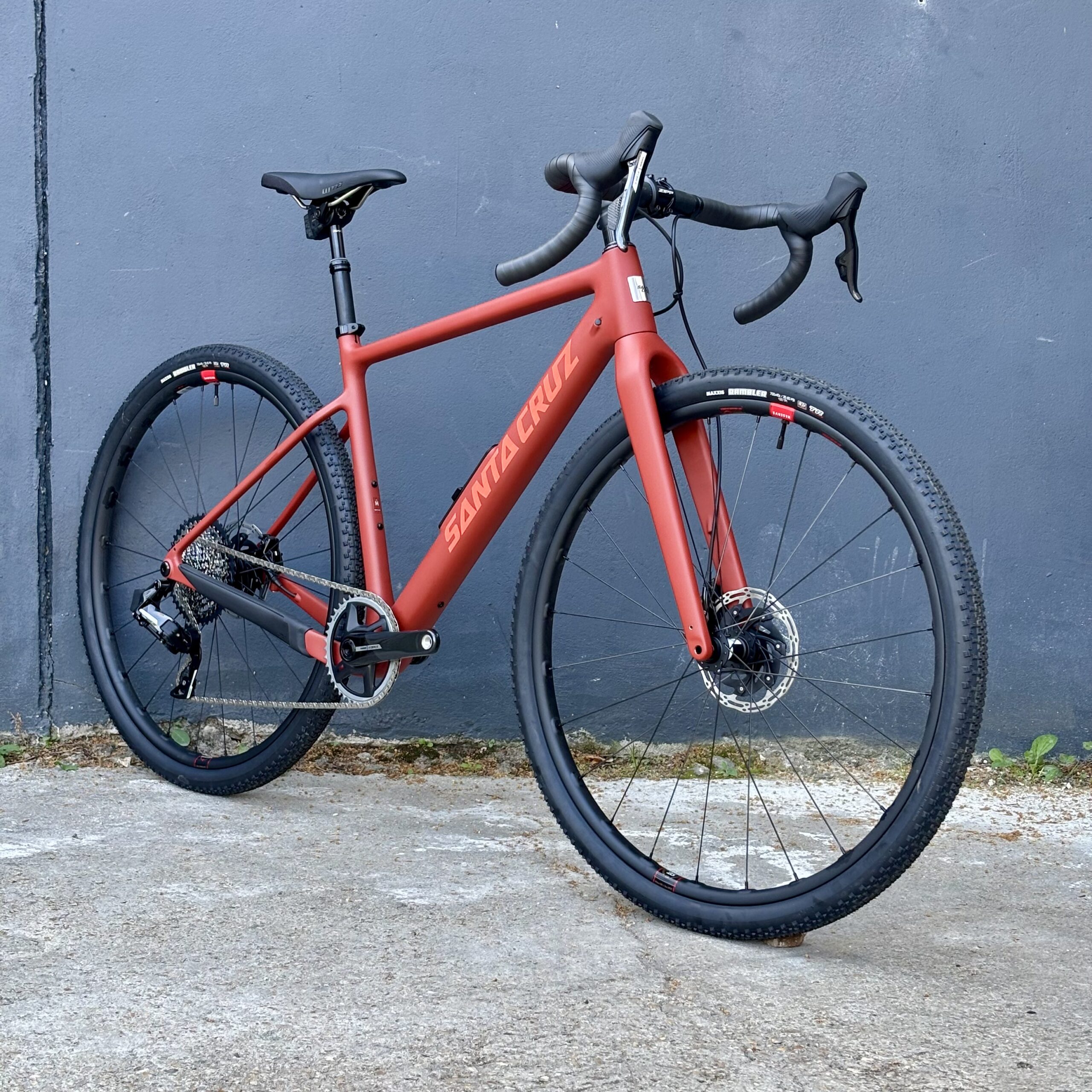SANTA CRUZ Stigmata 4 – Matte Brick Red – Force-1x AXS RSV