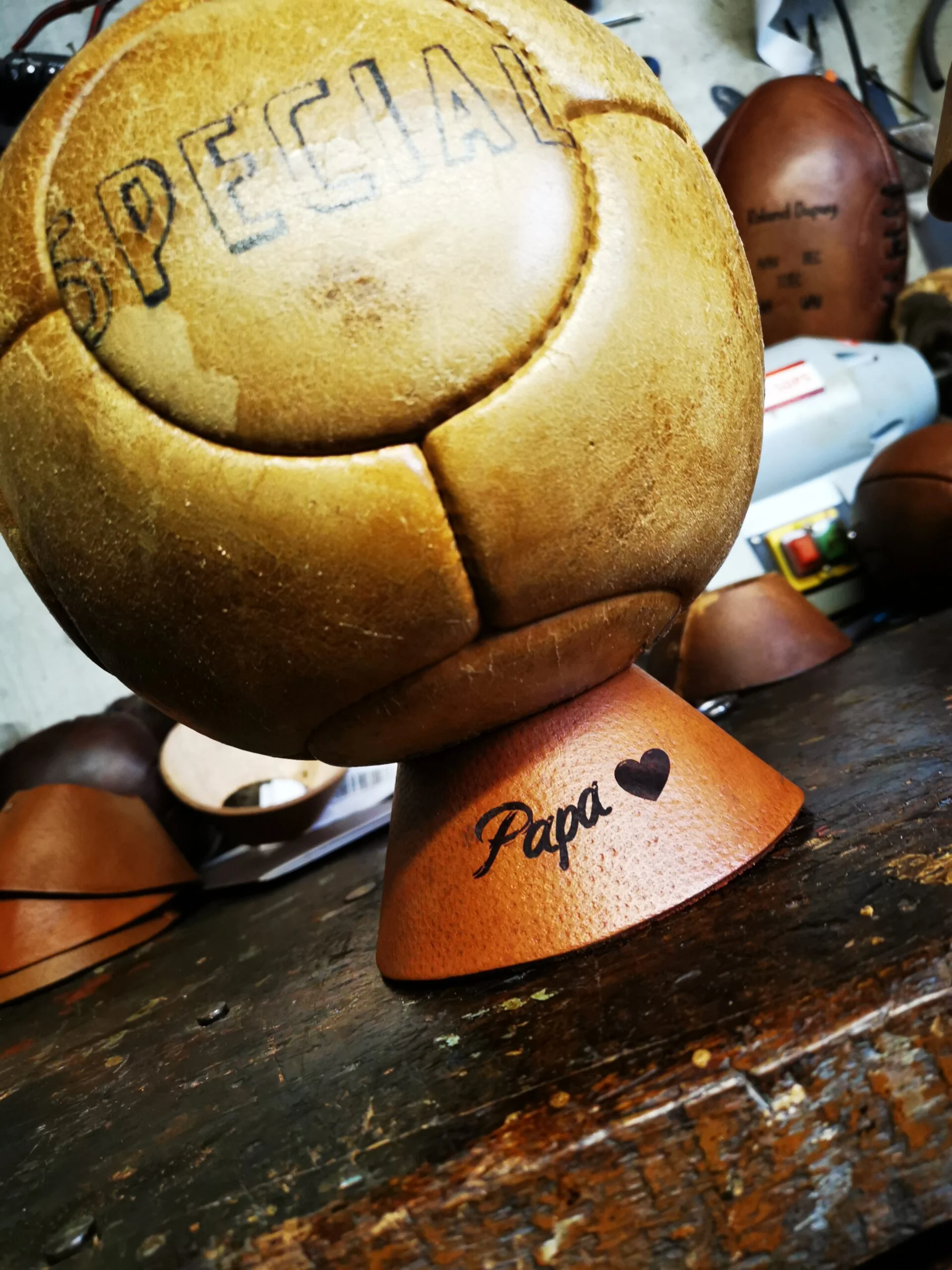 Support ballon en cuir (grande taille) – Image 4