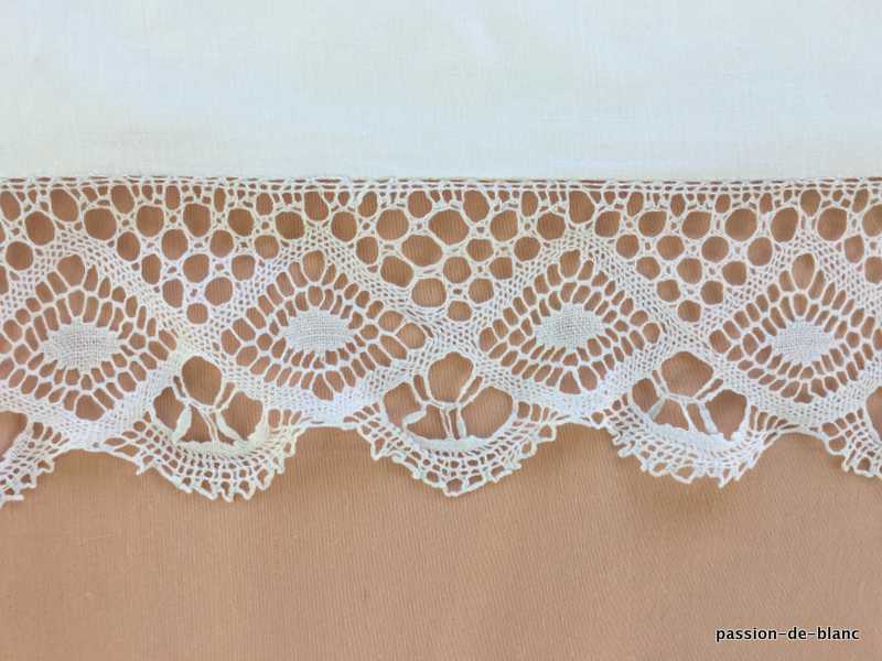LINGE ANCIEN – Joli drap avec dentelle travail de fil tiré et monogramme LL sur toile de coton – Image 5