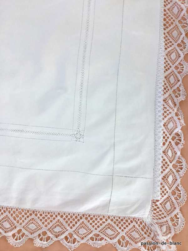 LINGE ANCIEN – Joli drap avec dentelle travail de fil tiré et monogramme LL sur toile de coton – Image 3