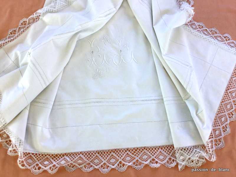 LINGE ANCIEN – Joli drap avec dentelle travail de fil tiré et monogramme LL sur toile de coton – Image 8
