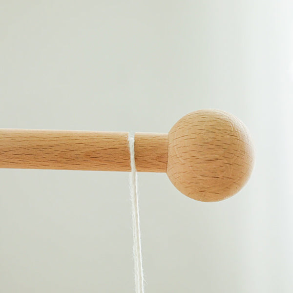 Support mobile bébé en bois rond – Image 4