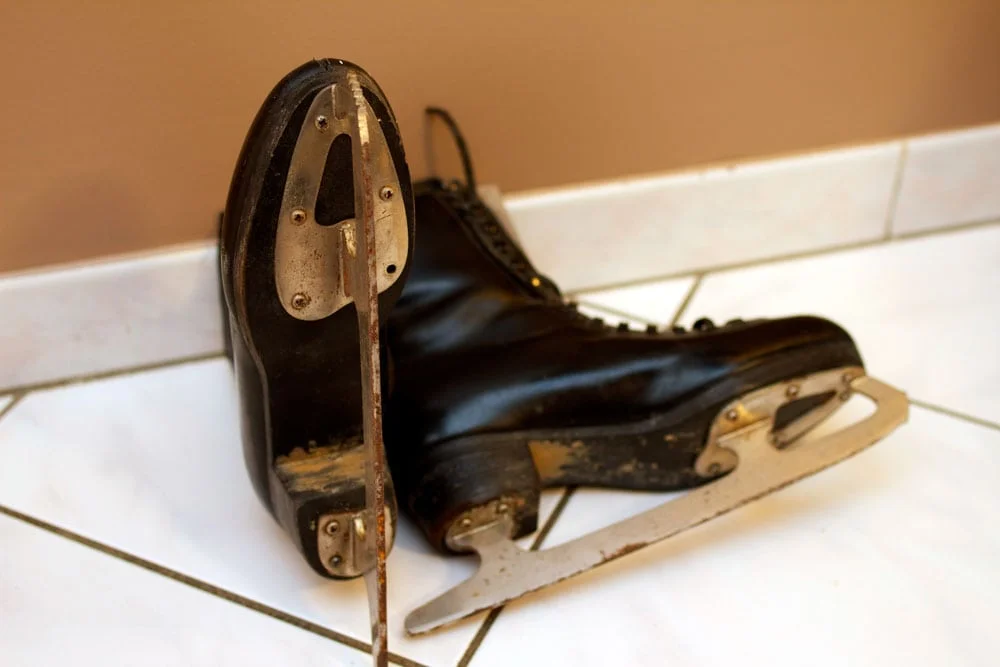 Anciens patins à glace en cuir (patinage artistique) – Image 9
