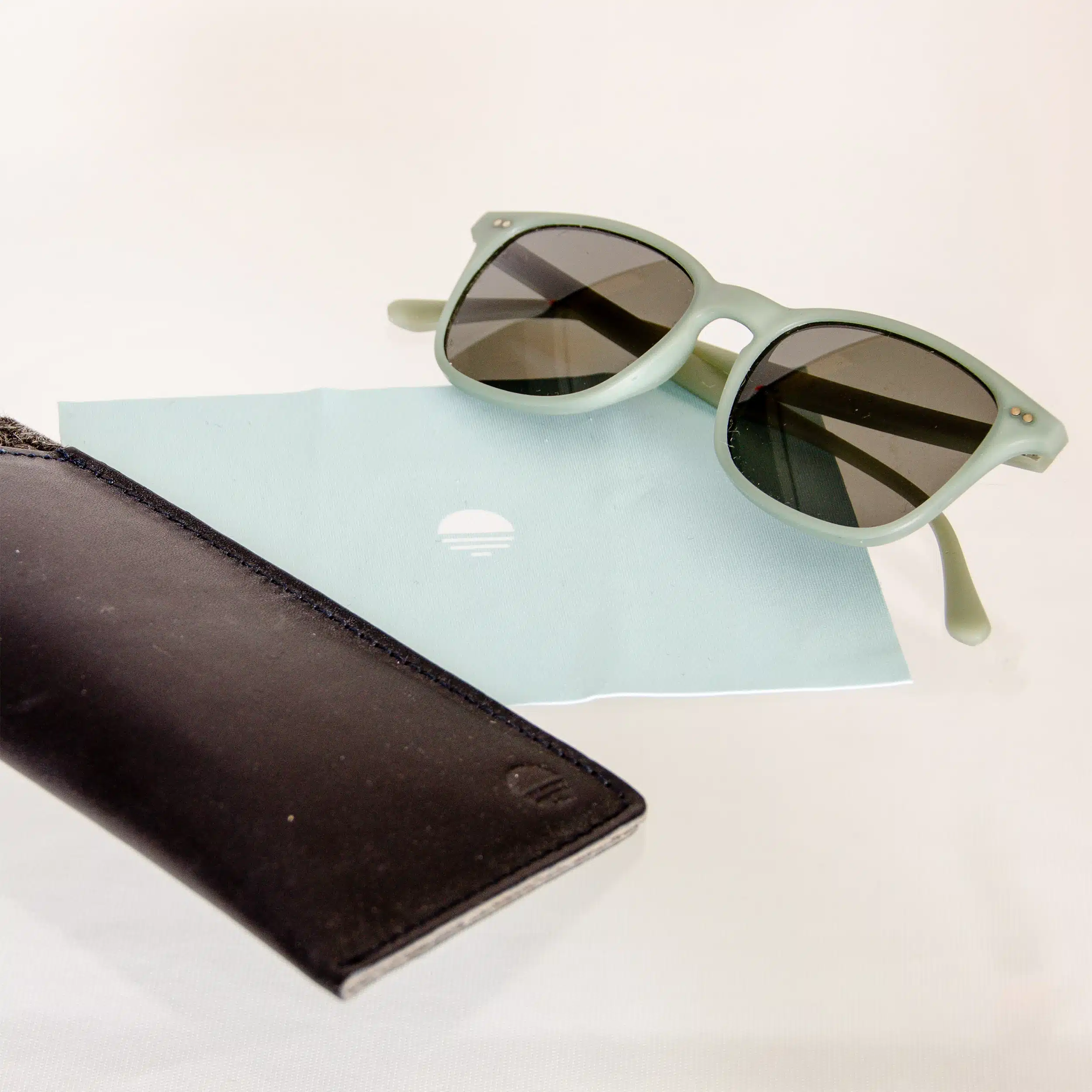 Lunettes de soleil recyclées – Modèle Caroux – Couleur Ardoise – Eio – Image 3